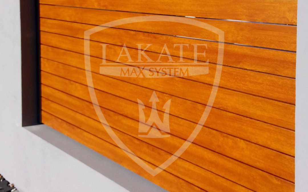 Alu wood fence – installed between solid construction