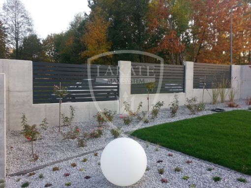 Alu fence optimal surounded by architectural concrete